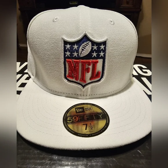 COPY - New Era fitted cap - Picture 1 of 3